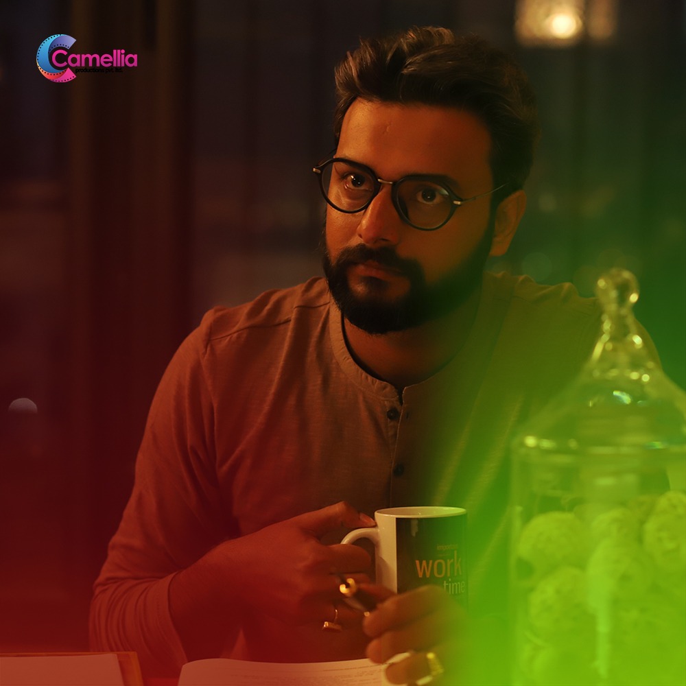 CamelliaFilms's tweet photo. Remember these characters??
Show the Green/Red flag on that and comment below !
Ft. @itsmeabir @YourKoel @indrasishroy @roshniBofficial
.
.
#ThrusdayPost #DailyCreative #RememberCharacters #BengaliMovie #CamelliaProduction https://t.co/F987t7UeKu