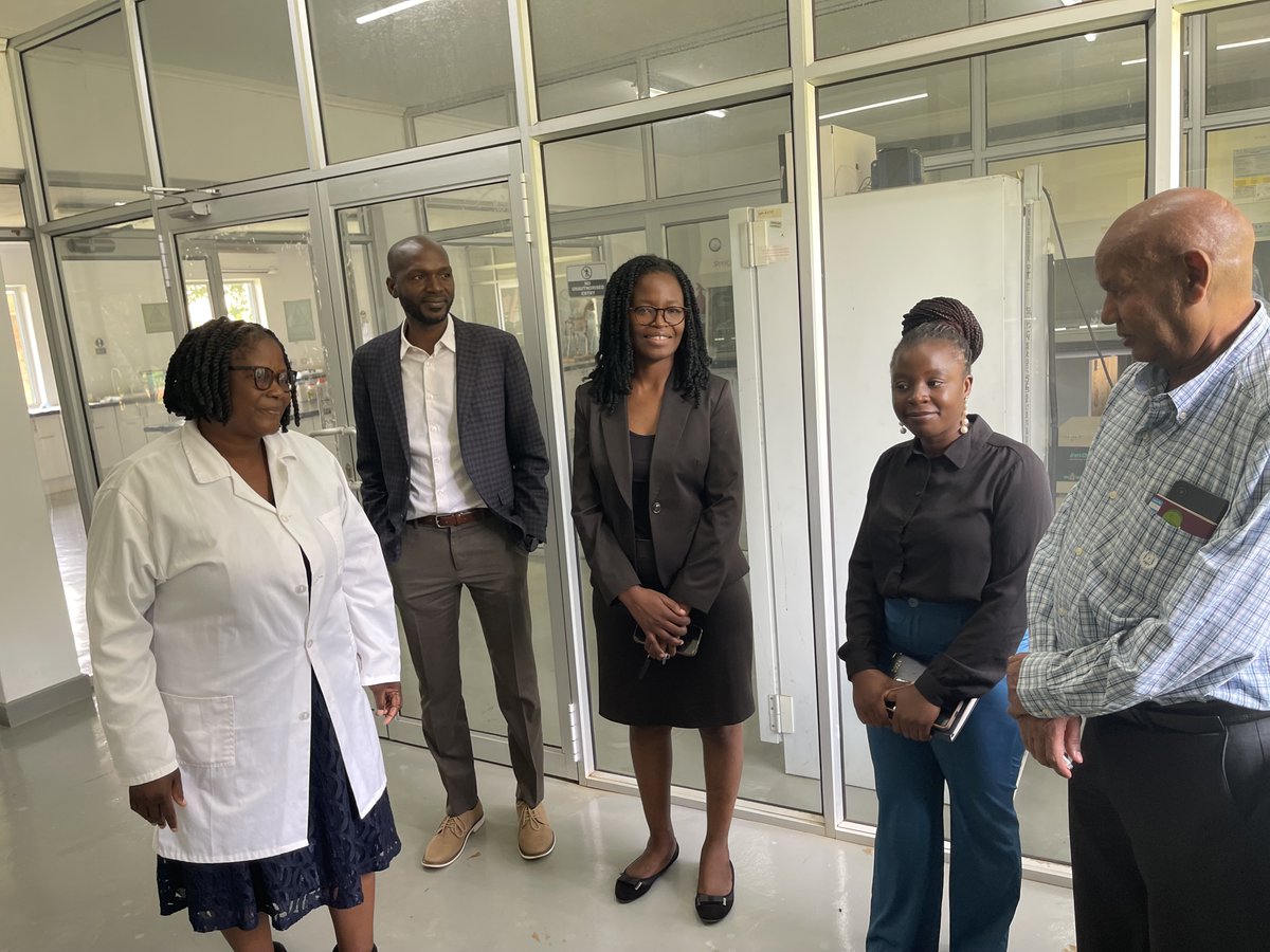 Our #Malawi team is delighted to be collaborating with @Luanarofficial & the esteemed Dr. Elizabeth Bandason (center) to strengthen entomological surveillance. The new collab complements our existing partnership w/ Malaria Alert Centre. Together w/ @PMIgov, we can #EndMalaria.