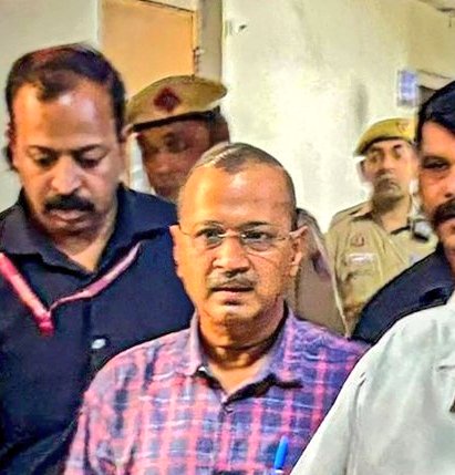 Enforcement Directorate is going to make Delhi CM Arvind Kejriwal an accused in the #DelhiExcisePolicyScam case for the first time. @dir_ed can file a charge sheet in the trial court on Friday.
