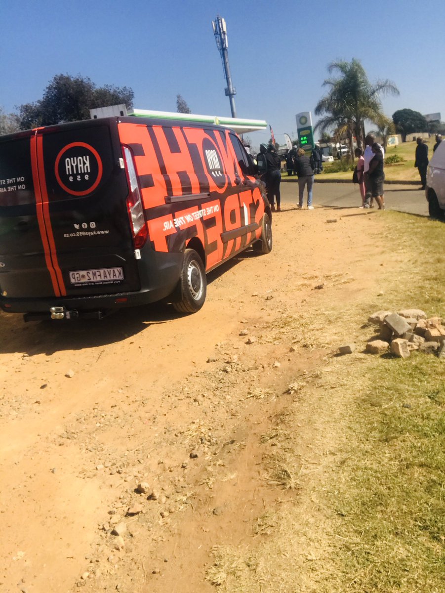 bk_tekane's tweet photo. 😂 @skhumbi you guys were parked near a government mortuary next door BP thats how that guy ended up there @tboseZA #besttinthecity #onthesetreetsontheair @KayaOnAir @kaya https://t.co/esNq3wrB1g