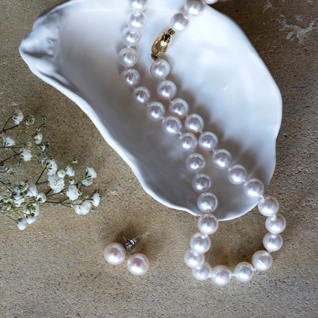 Our Sofia akoya cultured pearl necklace makes the perfect statement for that special day☁️✨🦪 #heidikjeldsenltd #finejewellery #shopoakham #shopmillstreetoakham