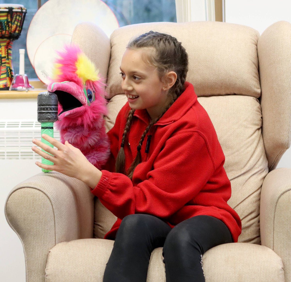 People around the UK use Dying Matters Awareness Week as a moment to encourage all communities to get talking. Toni Evans, who works for Farleigh Hospice’s Yo-Yo Project, shares insights about using role play to help children talk about death: bit.ly/4bgj85u 🎭🤍