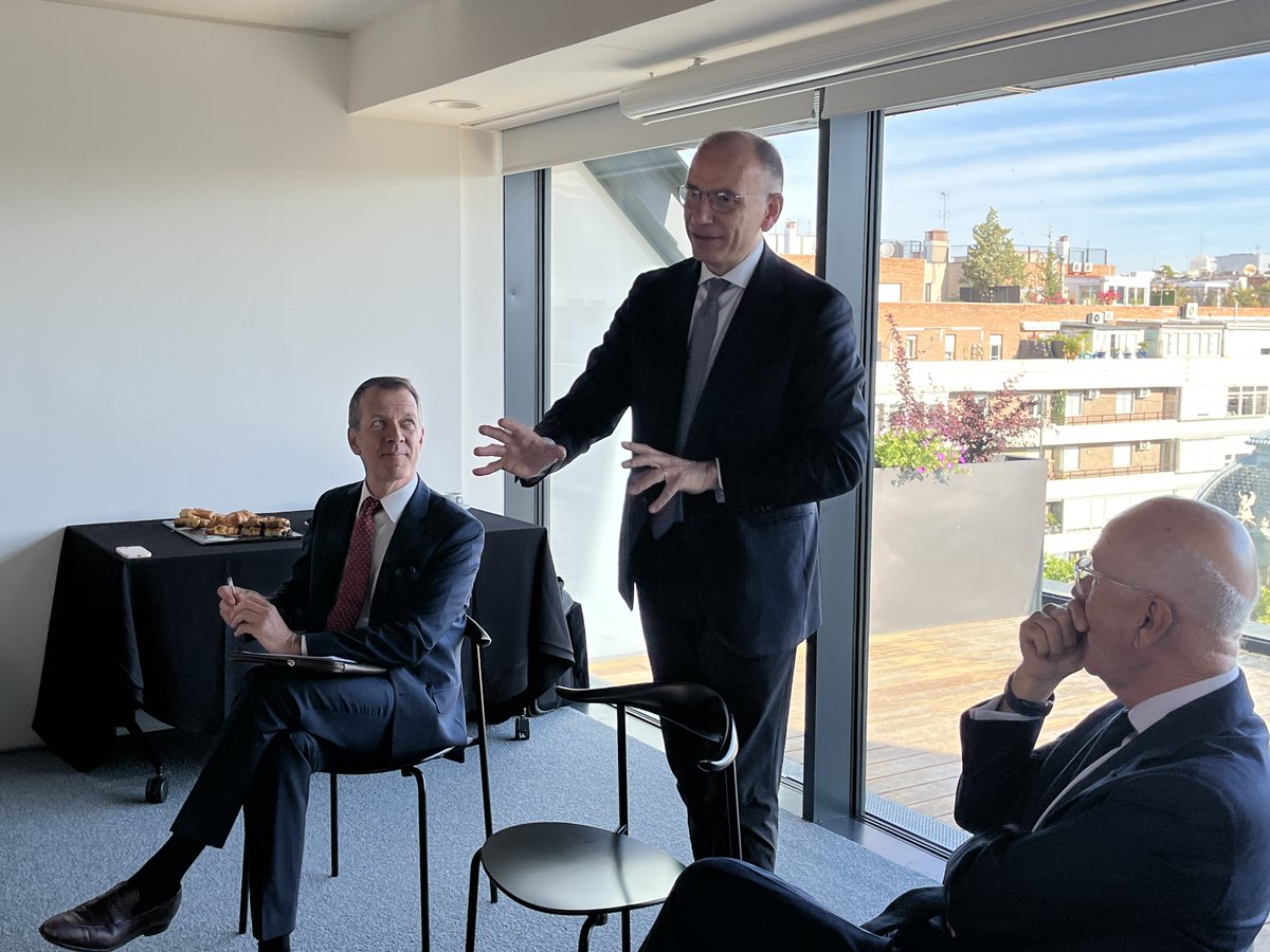 Esta mañana tuvimos el honor de tener a <a href="/EnricoLetta/">Enrico Letta</a> , ex primer ministro italiano, en nuestro #HKTalks. Nos presentó su informe sobre el mercado único europeo y las propuestas para adaptarse al contexto geopolítico actual.
