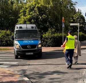 🚨 Wczoraj przy ul. Sidorskiej w Białej Podl. saperzy ujawnili niewybuchy 2️⃣2️⃣ bomb lotniczych. 👉Kolejne działania saperów już jutro tj. 10 maja br. 👉Do tego czasu zabezpieczamy pozostałe niewybuchy👮‍♀️👮‍♂️🚔. 👉Planowana strefa ewakuacji to 250 metrów od miejsca zdarzenia.