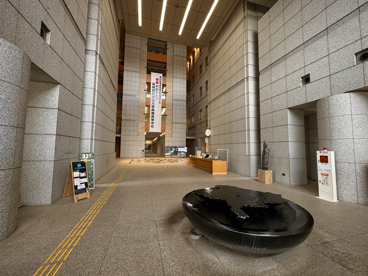 Asuka_Shiromaru's tweet photo. 道府県庁舎の中で最も高い153mを誇る群馬県庁…すごい……:;(∩´﹏`∩);:

展望台も駐車場(2hまで)も無料で感激！
きょうは天気がよく、前橋都市圏を取り囲む山々と夕日がきれいに見えました。 https://t.co/FFbEpqciBD