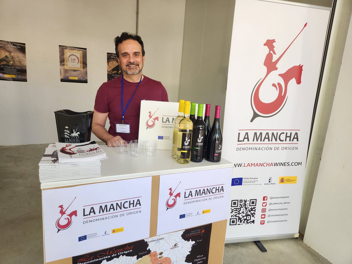 Los vinos de la #DenominacióndeOrigen #LaMancha  acuden a la Feria Internacional del Queso de Albacete #FIQAB porque, como dice el refrán,  'vino y queso, saben a beso' #CalidadDiferenciada2024 #VinosdeLaMancha @campoyalmaCLM
@AgriculturaClm
 @Feria_AB