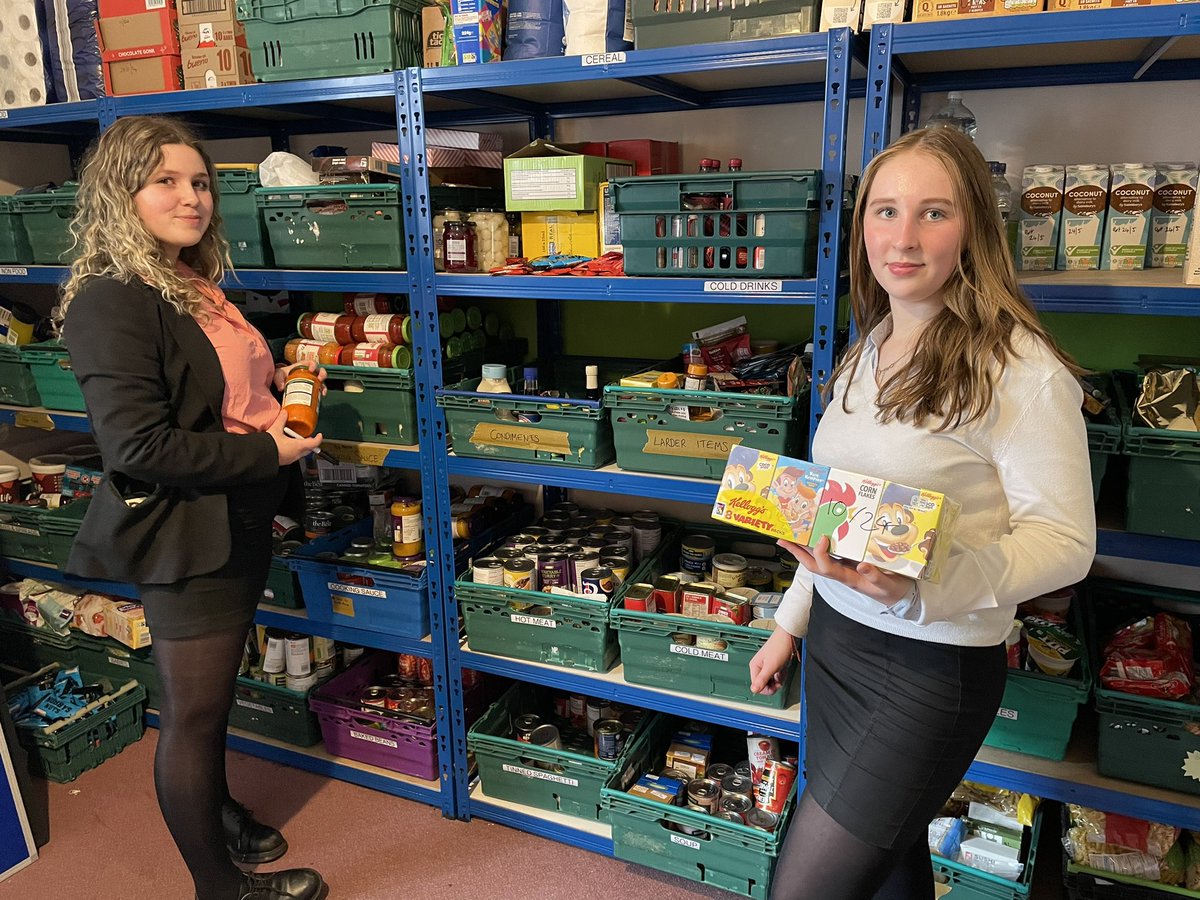 🤎 Giving back plays a huge role in the lives of all Sedberghians - building and strengthening our community whilst working to make a change and set an example ♻️ Pupils Aylish & Ruby have been supporting @SedberghZero helping to stock their community cupboard 📸 @SedberghZero