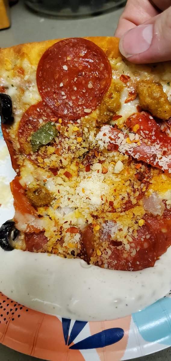 HikaruKazushime's tweet image. Oh yeah baby, time to @HVRanch it up!!
#hiddenvalleyranch #pizza 🍕 🤍💚