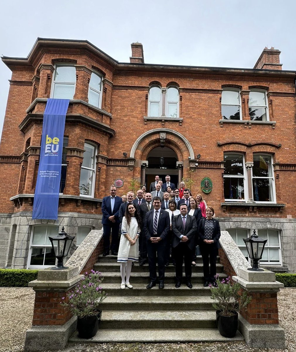 🙏 @EamonRyan for celebrating #EuropeDay with the @EU Ambassadors in Ireland 🇮🇪! Rich discussion on @EU2024BE 🇧🇪priority for a green & just transition, #offshore, #connectivity, #biodiversity & #nuclearenergy. Long live 🇪🇺! Vive l’🇪🇺! Lang leve 🇪🇺
