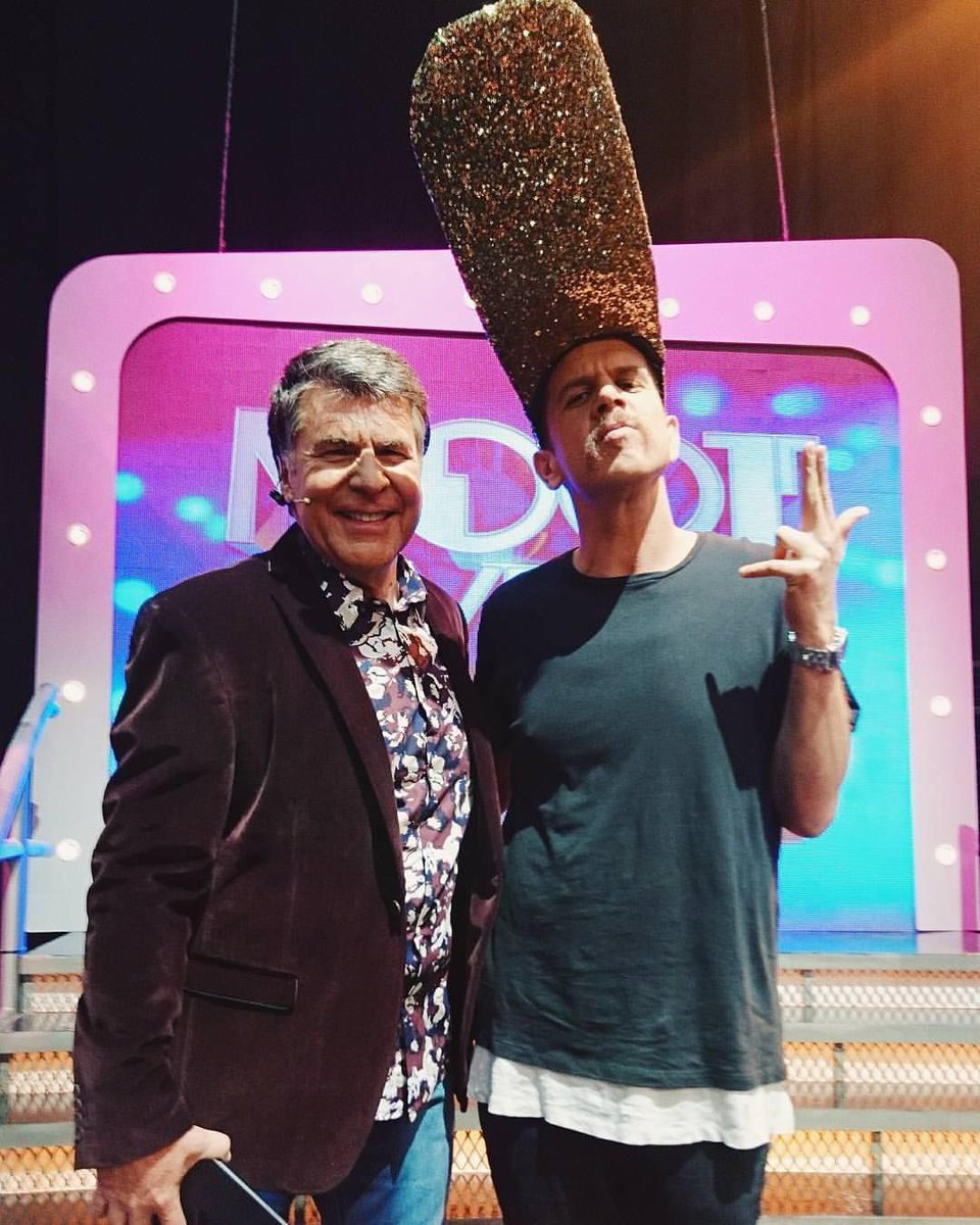"Vyftig RANDTJIES GEBORG deur ABSA!"

#TBT na to ek oom Johan Stemmett ontmoet het en bietjie #NootVirNoot gespeel het! 🎹🎹🎹 

Wie het die episode gekyk?