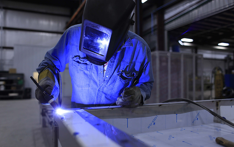 CTMSystems's tweet image. We offer in-house metal fabrication expertise. Utilising high-tech equipment &amp;amp; experienced staff to ensure precision and quality in every step, from raw materials to finished products. Learn more here//bit.ly/2LJiN4f  #MetalFabrication #CustomManufacturing #Manufacturing