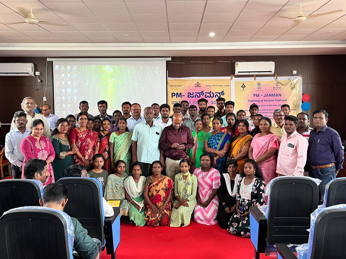 The 3rd Day Master Trainers Training programme under #PMJANMAN at KSTRI, #Mysore, #Karnataka was a success with a total of 64 participants. SID Portal preparation, financial literacy, & digital literacy were covered. Assessment and feedback progressed well. #VanDhan #VDVK