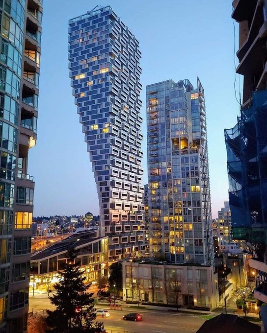 Vancouver House, Vancouver, British Columbia, Kanada'da neo-fütürist bir  gökdelen.