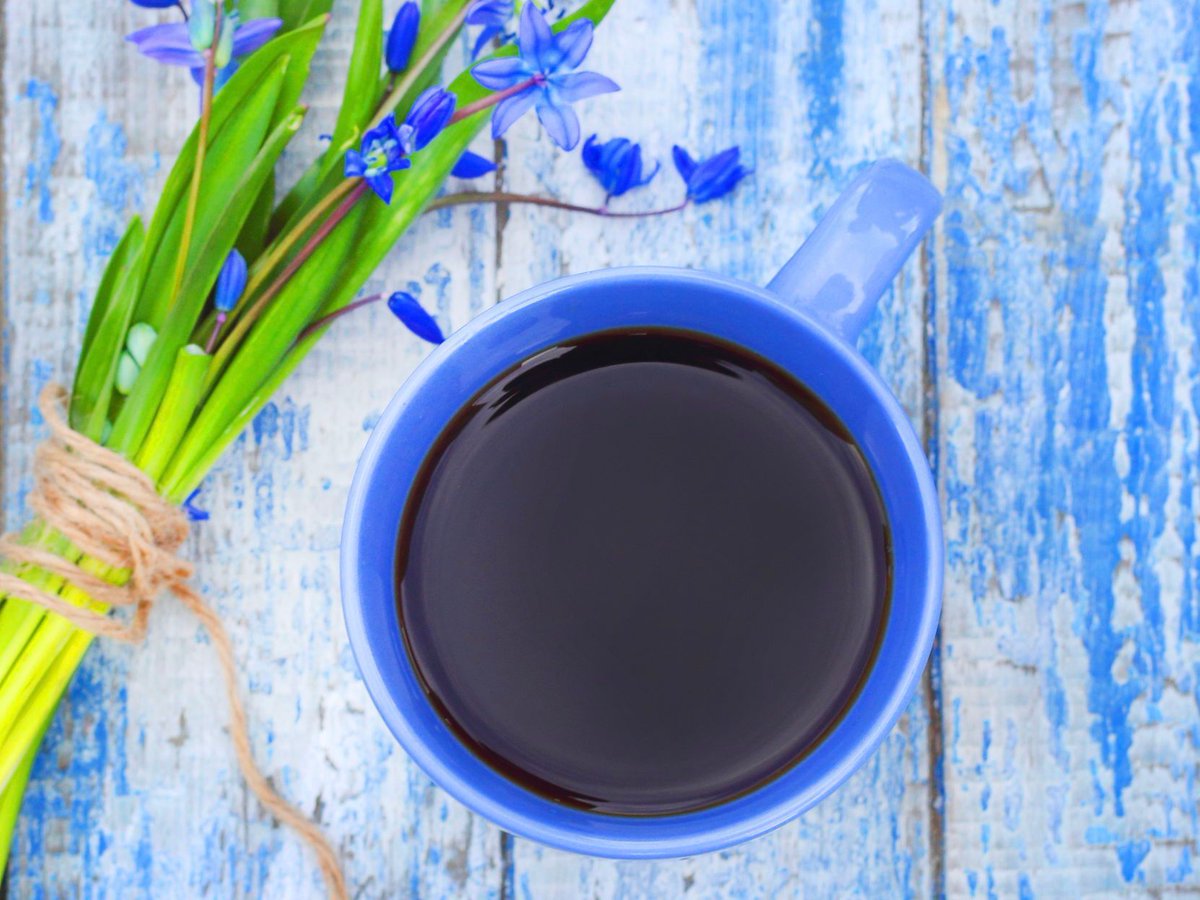 Blue skies, blue cup, and .. absolutely no blues, thank you Costa Rica la Pastora #coffee for a wonderful morning! Medium roasted with rich, natural chocolate notes, great body, and a honey-sweet aroma. #Yum. 15% off your first order with code FT15: buff.ly/2N5otkz