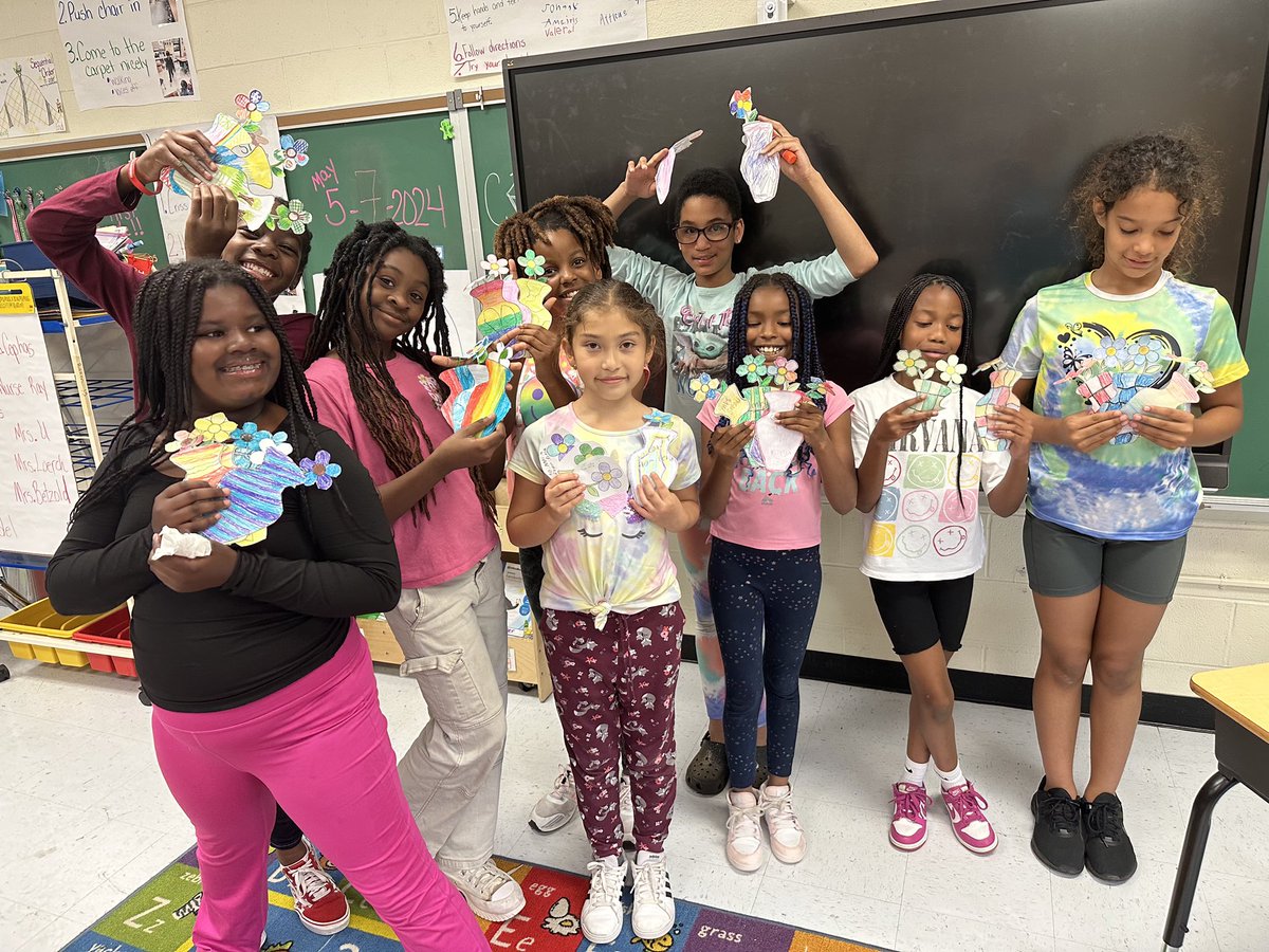 The Scottie Girls on the Run team made flowers for teachers for their community project!  #McIntoshScotties #ALLIN #GOTR #GirlsOnTheRun