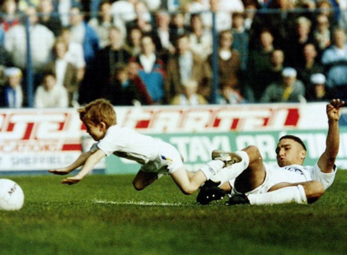 'He had to have it. He had to go. He was giving it all that on the way out he was. Started getting the crowd going. Mervyn Day was in goal. He smashed one past Merv in the top corner. So I thought ‘he had to go» Vinnie Jones 😅 #dirtyleeds #ALAW #lufc