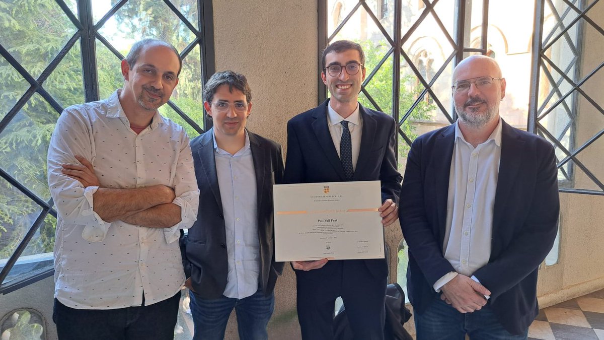 Molt content d'haver rebut ahir el Premi extraordinari de doctorat de la <a href="/UniBarcelona/">Universitat de Barcelona</a>. I, sobretot, d'haver estat tan ben acompanyat acadèmicament i personalment al llarg d'aquest camí a <a href="/CPoliticaUB/">Ciència Política UB</a>