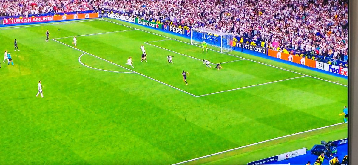 FakeShempz's tweet photo. @sportbible No one has pointed out yet that the ref blew his whistle before the linesman raised the flag for offside and the ball was in the net just 1 second later. https://t.co/P4gZyWeE2N