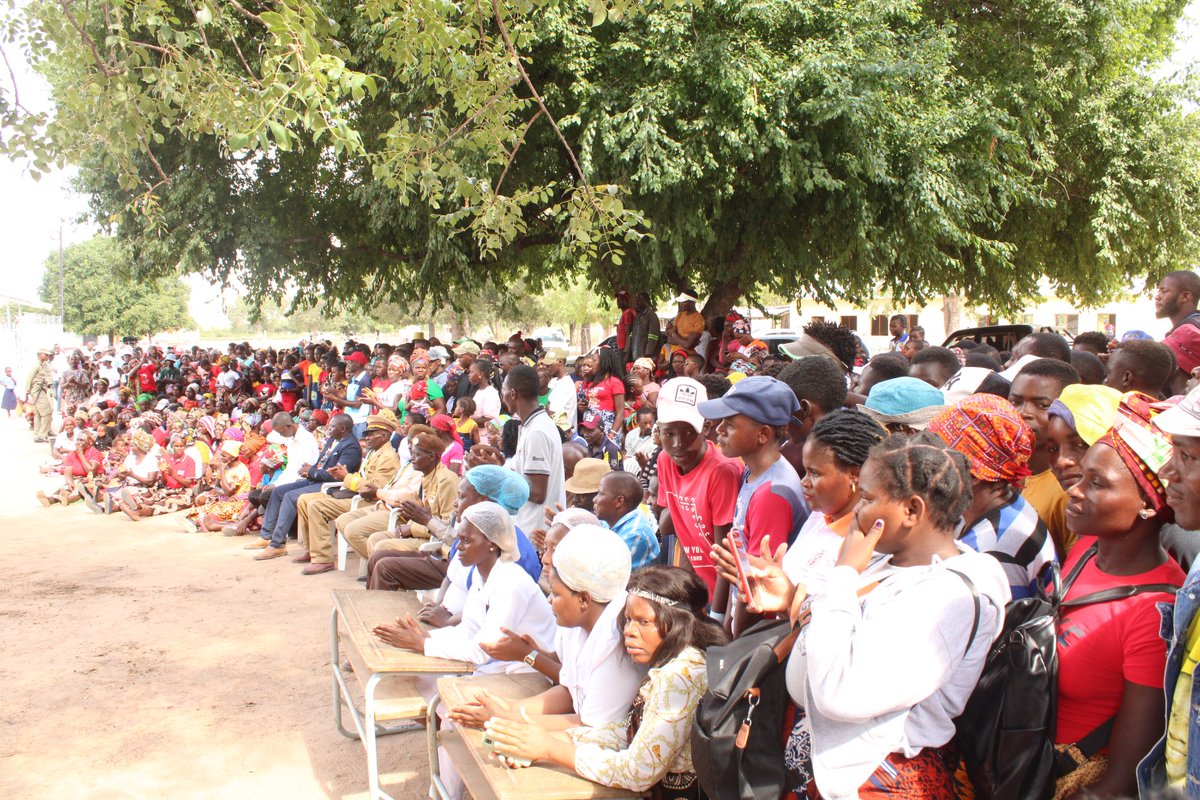 🩺Inauguración en Hariane, Mozambique, de un nuevo centro de salud bajo el marco del proyecto de Madre Coraje ‘Mejora de la seguridad alimentaria y acceso a la salud en los distritos de Chigubo y Mapai’ financiado por @DipuHU y por la @AECID_es madrecoraje.org/inaugurado-en-…