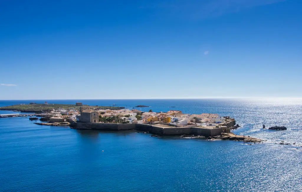iambiente's tweet photo. ¿Te has preguntado alguna vez cómo se gestiona el #AguaPotable en una #Isla...? 🤔

Esta semana te contamos cómo lo hace @AMAEM_Oficial en la #IsladeTabarca, la isla habitada más pequeña de España

https://t.co/kkXgS0OQCN https://t.co/50jj0AyoTV
