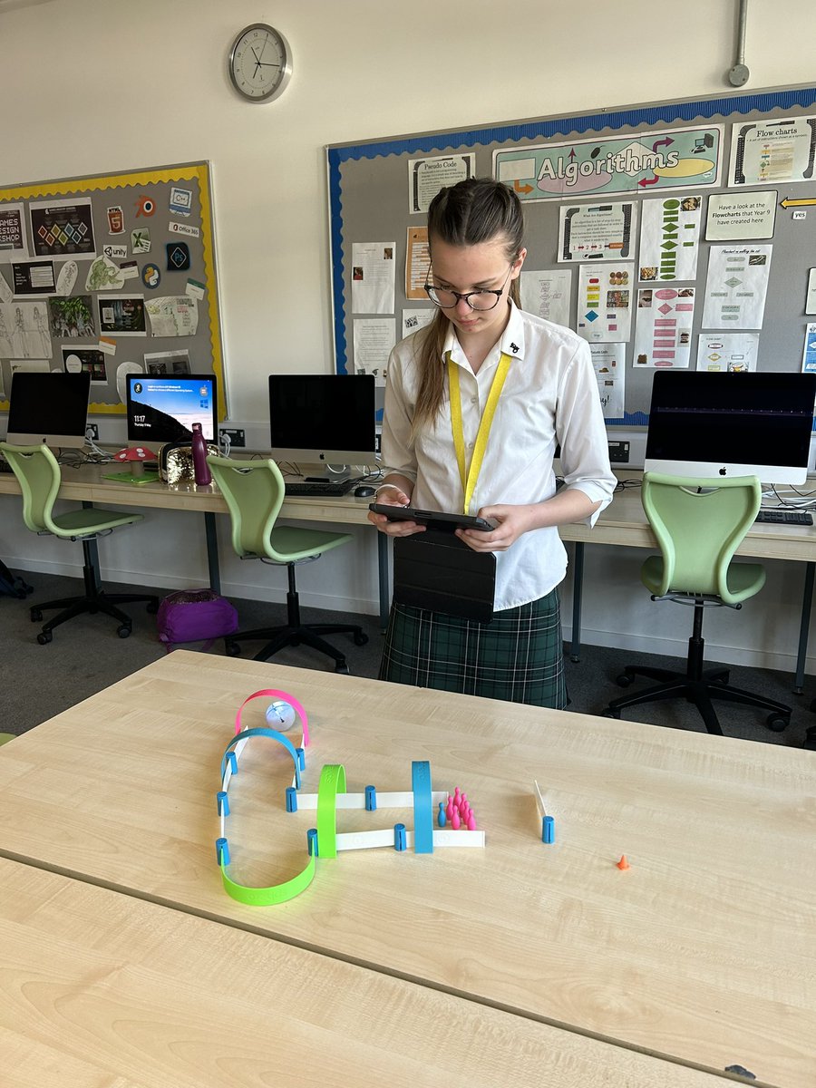 #MillaisYear7 #Millaisengineering have been building their own obstacle courses and coding their @Sphero to move around it. #GirlsEducation