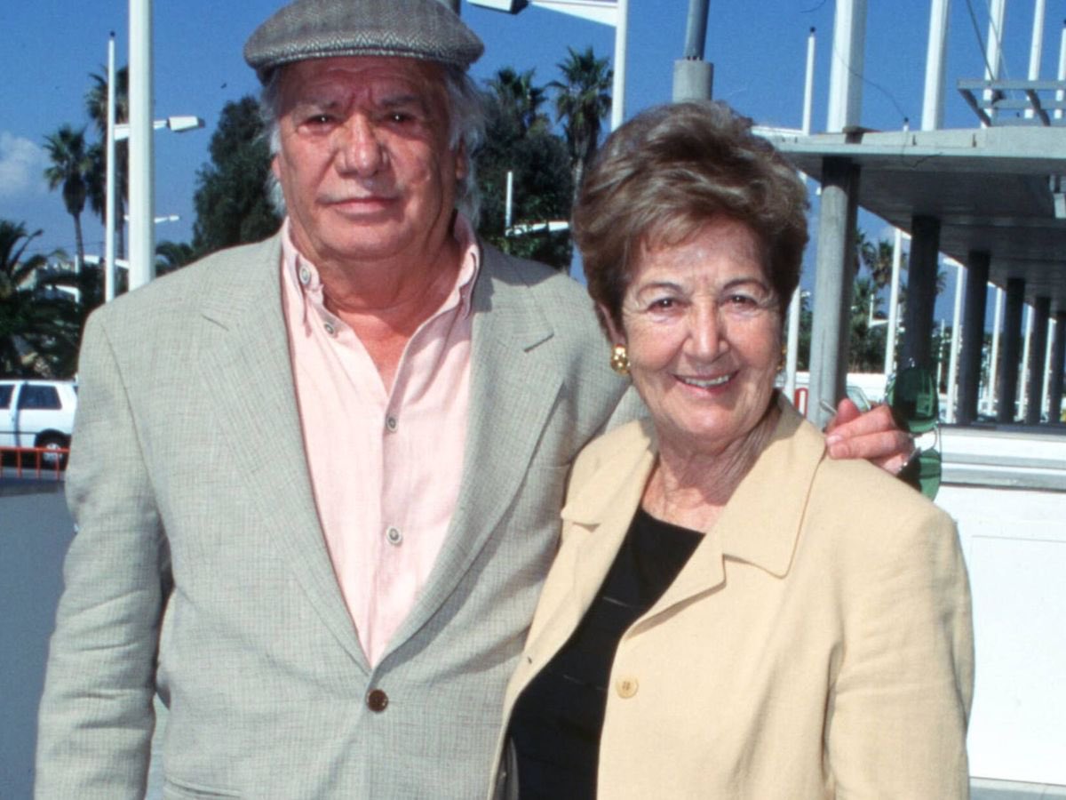 Hay alguna justificación lógica para quitar el nombre de Paco Rabal y el de Asuncion Balaguer de una plaza y un centro cultural en Alpedrete?
No le veo ningún sentido.
La política debería de ser otra cosa.