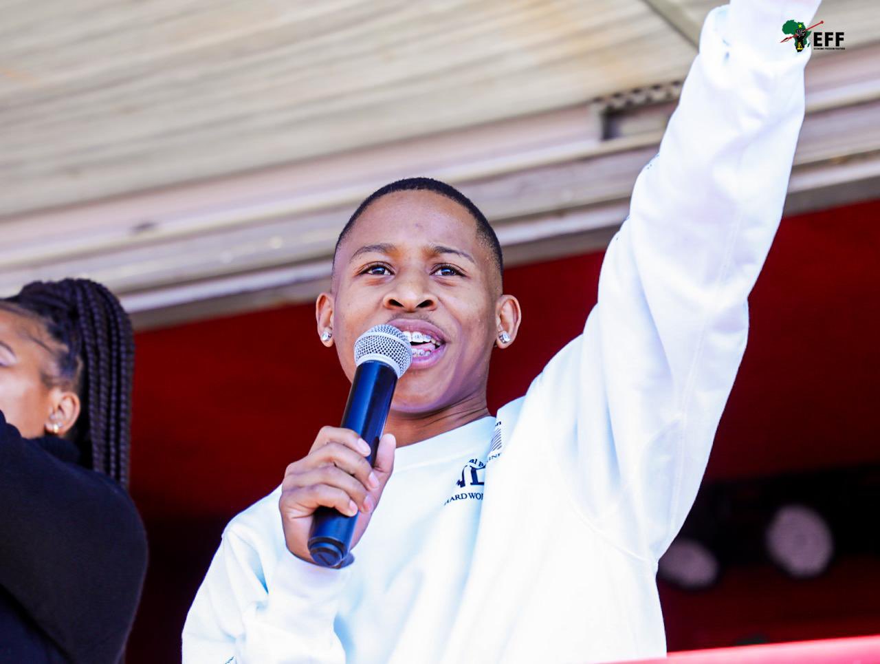 Economic Freedom Fighters on X: "[IN PICTURES]: Zille, Seemah, Yanda Woods  encouraging other young people to #VoteEFF at the EFF Community Meeting in  Brits. #EFFCommunityMeetings #MalemaForSAPresident #VoteEFF  https://t.co/bvEdOTQfs4" / X