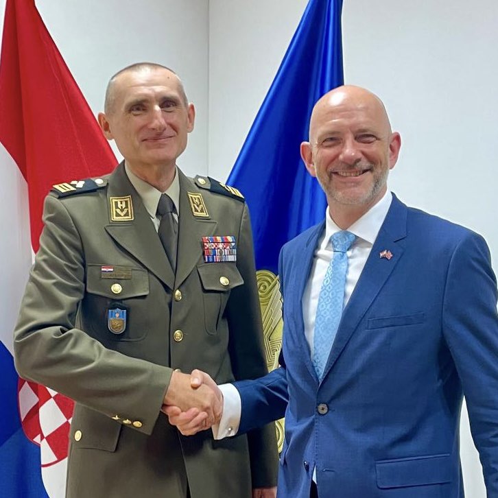 Croatia is our #NATO Ally and an important defence partner for the UK. Excellent meeting this morning with Chief of Defence, General Kundid, talking about global challenges and how we’re facing them together. 🇬🇧🇭🇷 #PartnersAlliesFriends @MORH_OSRH