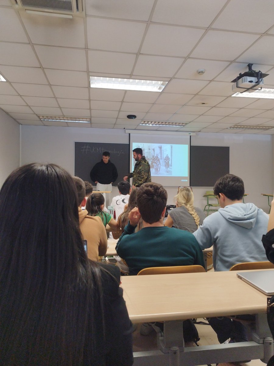 CeprianDavidUCM's tweet photo. Otro militar más #UCMTecnologia https://t.co/TdHWChftHs