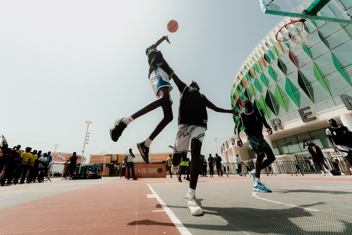 🌍🏟️🏀 Very special moment in a very special place! 3x3 Youth tournament in front of the Dakar Arena 🇸🇳, hosted by @abba_nostress✨ #BAL4 #3x3