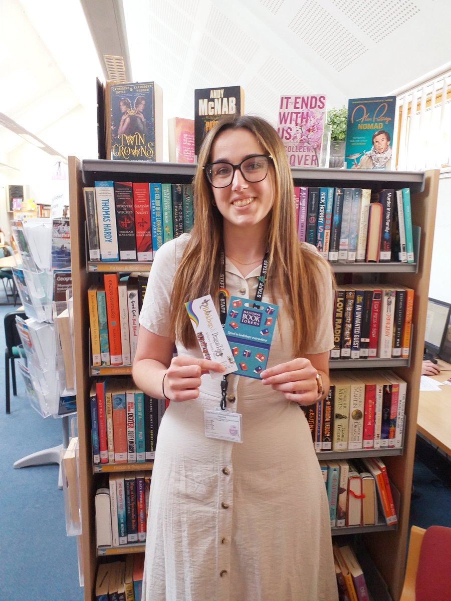 Congratulations to Miss Thomas, staff winner of Mrs Chavez's 'Guess the Shelfie' Competition for @WorldBookNight. Miss Thomas correctly matched up all 10 'shelfies' to 10 members of staff and wins a £10 National Book Tokens Gift Card (supplied by @Bookbugsdragon1)