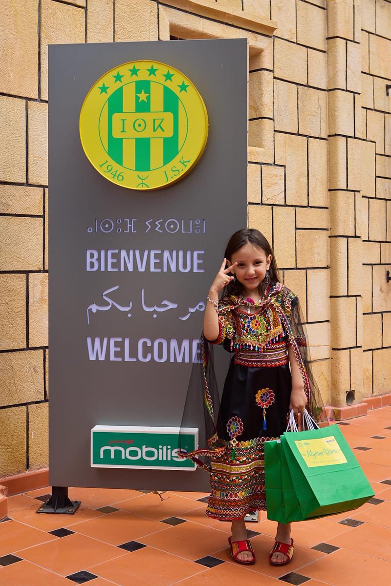 jsk_tweet's tweet photo. La "Mascotte" Myrina a été reçue par le président de la JSK ce matin au siège du club.
#mobilis #Digitalcom #condor 💛💚 https://t.co/Xs2oFLhCUp