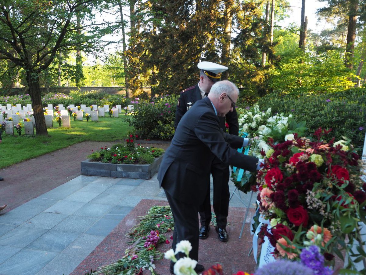 🇷🇺🇷🇺On May 9, Russian Ambassador to the Netherlands H.E. Mr. V.Tarabrin visited the Soviet War Cemetery in Leusden and laid a wreath at the monument to the fallen Soviet soldiers.