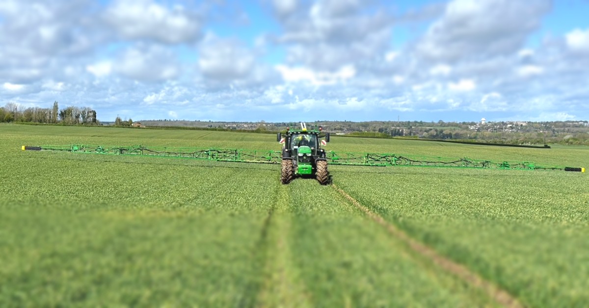 A John Deere R962i on a John Deere 6R 185 out on Demo last week! 

 #JohnDeere #R962i #6R185 #AgricultureLife #FarmEquipment #FarmLife #AgMachinery #FieldDemo #PrecisionFarming #AgTech #FarmDemo