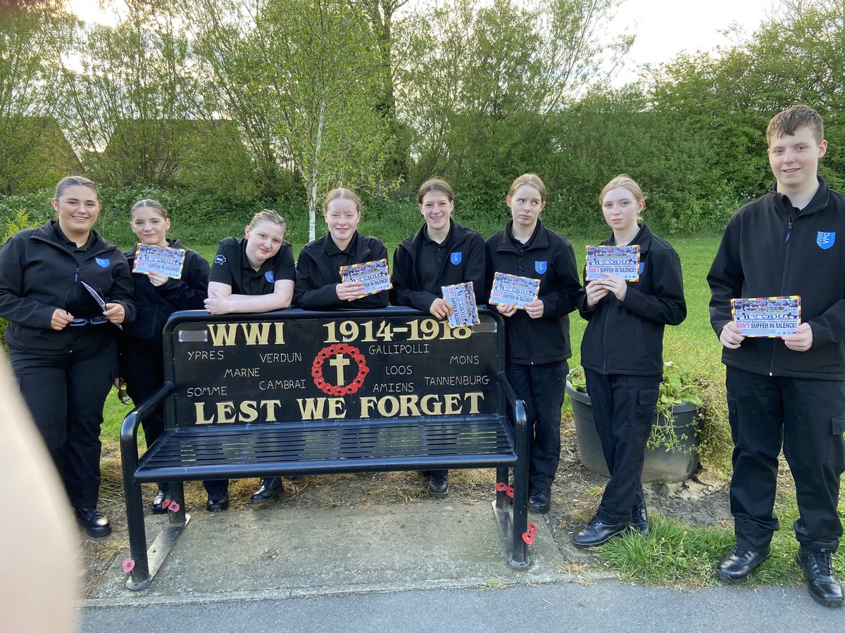 Last night Durham Senior North Cadets assisted with Operation Trailblaze posting leaflets in the Firthmoor area of Darlington about antisocial behaviour @DAAC_999 @DurhamPolice @NationalVPC @PccJoyAllen