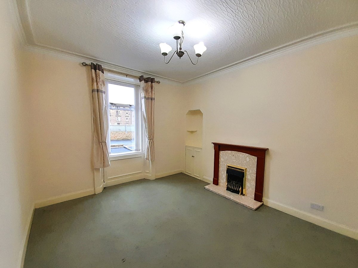 🏠The property includes two bedrooms, one bathroom, and one reception room. It is decorated neutrally throughout and is in move-in condition, presenting an ideal opportunity for a first-time or investment buyer.

🔗bit.ly/48NhzL1