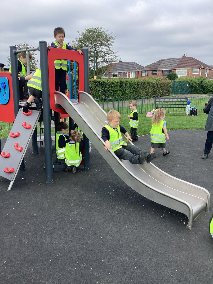 Nursery have had a fantastic morning at the park! As part of our school Enrichment Programme, all children experience visits in and around their local area - and this looks like LOADS of fun! #learningoutdoors #enrichment