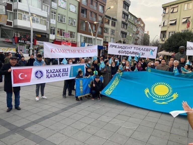 Hakkımızda kin ve nefrete dayalı karalama kampanyası sürdüren Kazakh iktidarındaki Kremlin ve Pekin vesayet odaklarının Türkiye temsilcisi Kazak Türkleri Eğitim ve Araştırma Derneği’nin @KATEAD_KATEAD meczup YKB Yardımcısı Erol Yolcu’dan şikayetçi oldum savcılık soruşturma açtı.