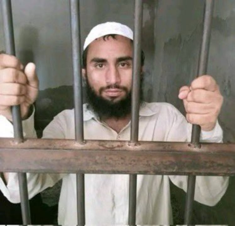 Maulvi Yasin Chandio has been arrested for allegedly RAPING a 12 YEAR OLD BOY in a MOSQUE

📍Larkana, Sindh 

LANAT IN MOLVIYON PAR 🤬🖐🏾