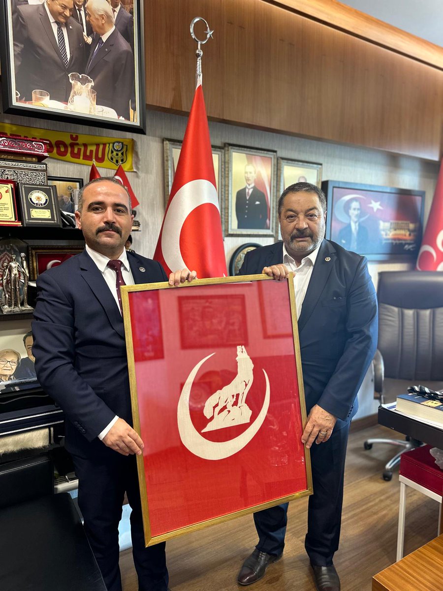 Malatya Ülkü Ocakları İl Başkanımız Turgay Şengönül'e ziyaretleri ve hediyeleri için teşekkür ediyorum.

Ülkü Ocakları hepimizin yetiştiği irfan mektebi, iffet ve irade menkıbesidir.