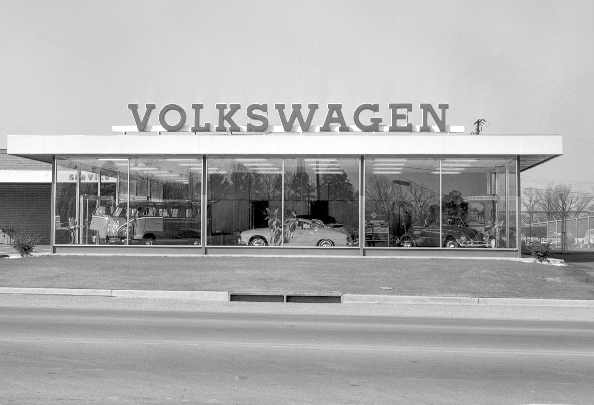 Southland Volkswagen - 1965
5915 Brainerd Rd. Chattanooga
photo from EPB courtesy of ChattanoogaHistory.com.
#chattanooga #chattanoogahistory #vw #vwsedan #vwdealership #60s #vintagephotography #volkwagen #vwbus #vwt1 #vwbulli #vwownwer #kafer #aircooled #vwbug   #karmannghia