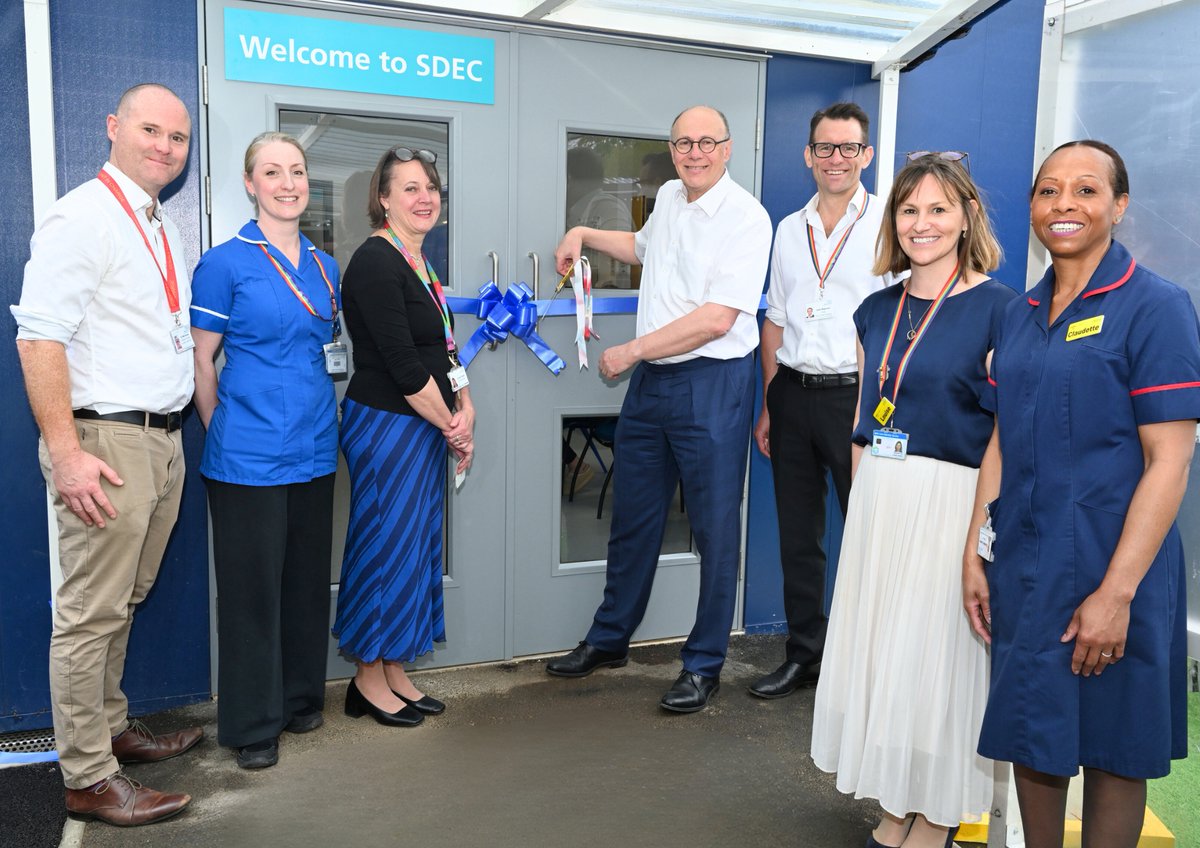 Our new Same Day Emergency Care (SDEC) facility has been officially opened by NHS England’s Steve Powis 🎉 The facility has been built as part of £2.8m national NHS investment to improve urgent and emergency care while reducing waiting times. Read more: royalsurrey.nhs.uk/news/new-facil…