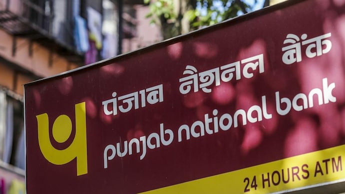 #PNB declares its #Q4Results today
Total Income - Rs 32361 Cr Vs Rs 27269 Cr (YoY) 🔺
Net Interest Income- Rs 10363 Cr Vs Rs 9498 Cr 🔺9.1%

PAT - Rs 3010.3 Cr Vs Rs 1158.6 Cr 🔺
GNPA - 5.73% Vs 6.24% 🔻(+ve)
NNPA- .73% Vs .73% 🔻( +ve)
#Dividend of Rs 1.5/sh
#stockmarketcrash