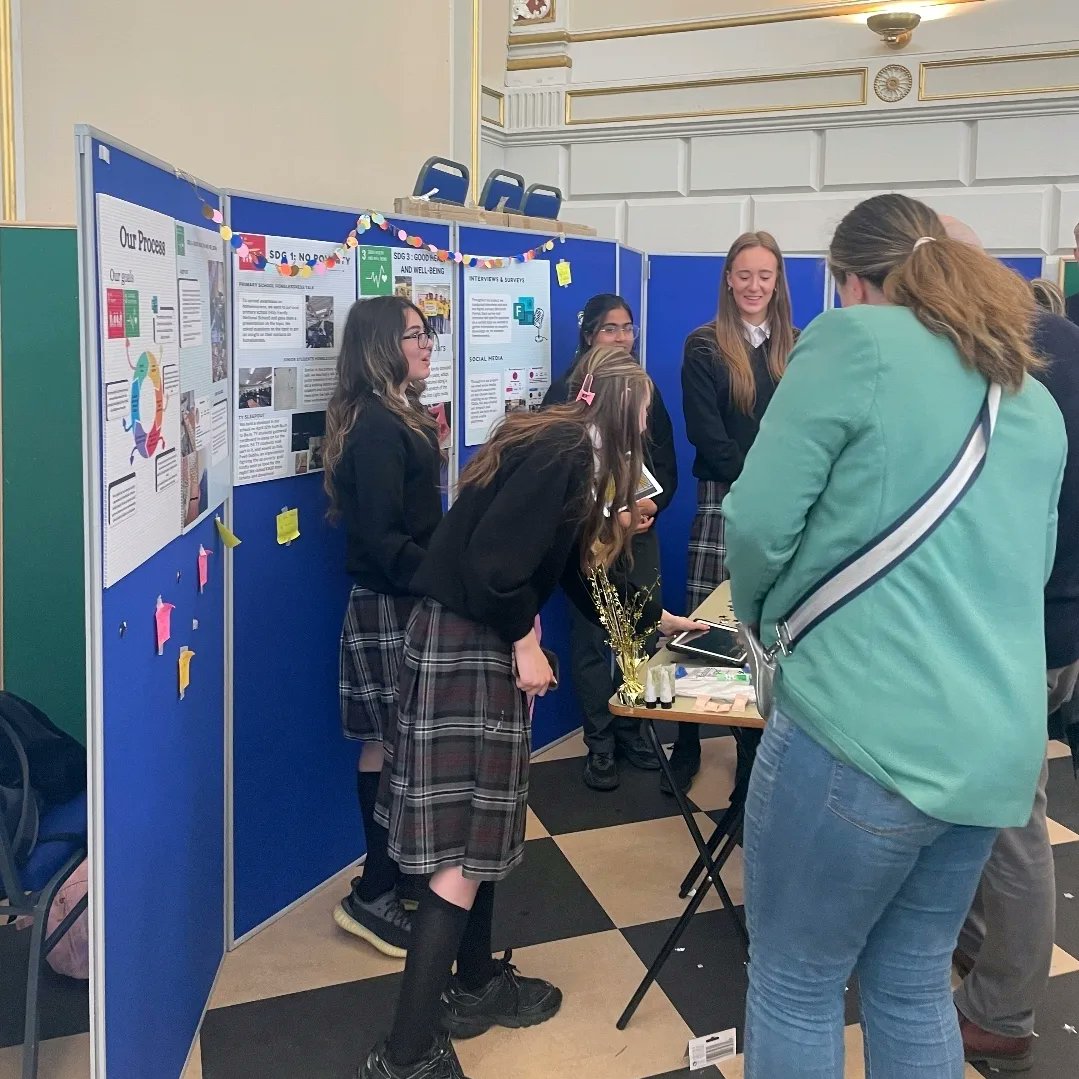 Our fabulous Bridge to College team are attending a leadership event in TCD today! Students Alex, Julia, Michelle, and Tisya, are currently being interviewed by the judges, and are impressing them with their fantastic presentation! Best of luck everyone! 👏🤩