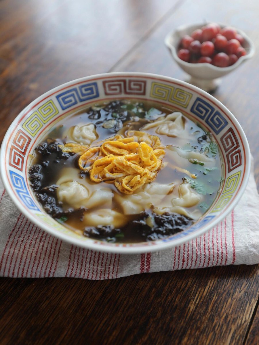 今朝は卵黄身の混沌を食べます~🥟🥚