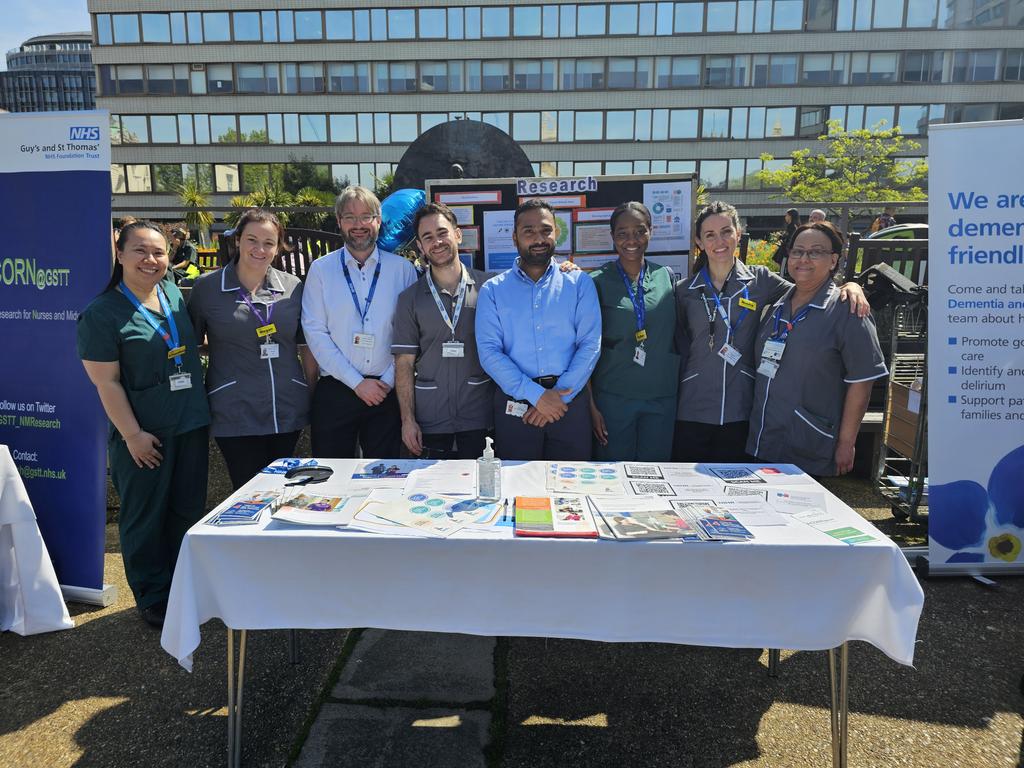 Beautiful day @GSTTnhs Fab to see all the nursing stalls in STH garden. Big thank you to @Terrie71 and @MatthewAlders for organising the stall to showcase careers and impact of research delivery Nursing & Midwifery  #NursesDay #BePartofResearch @GSTTresearch @GSTT_NMResearch