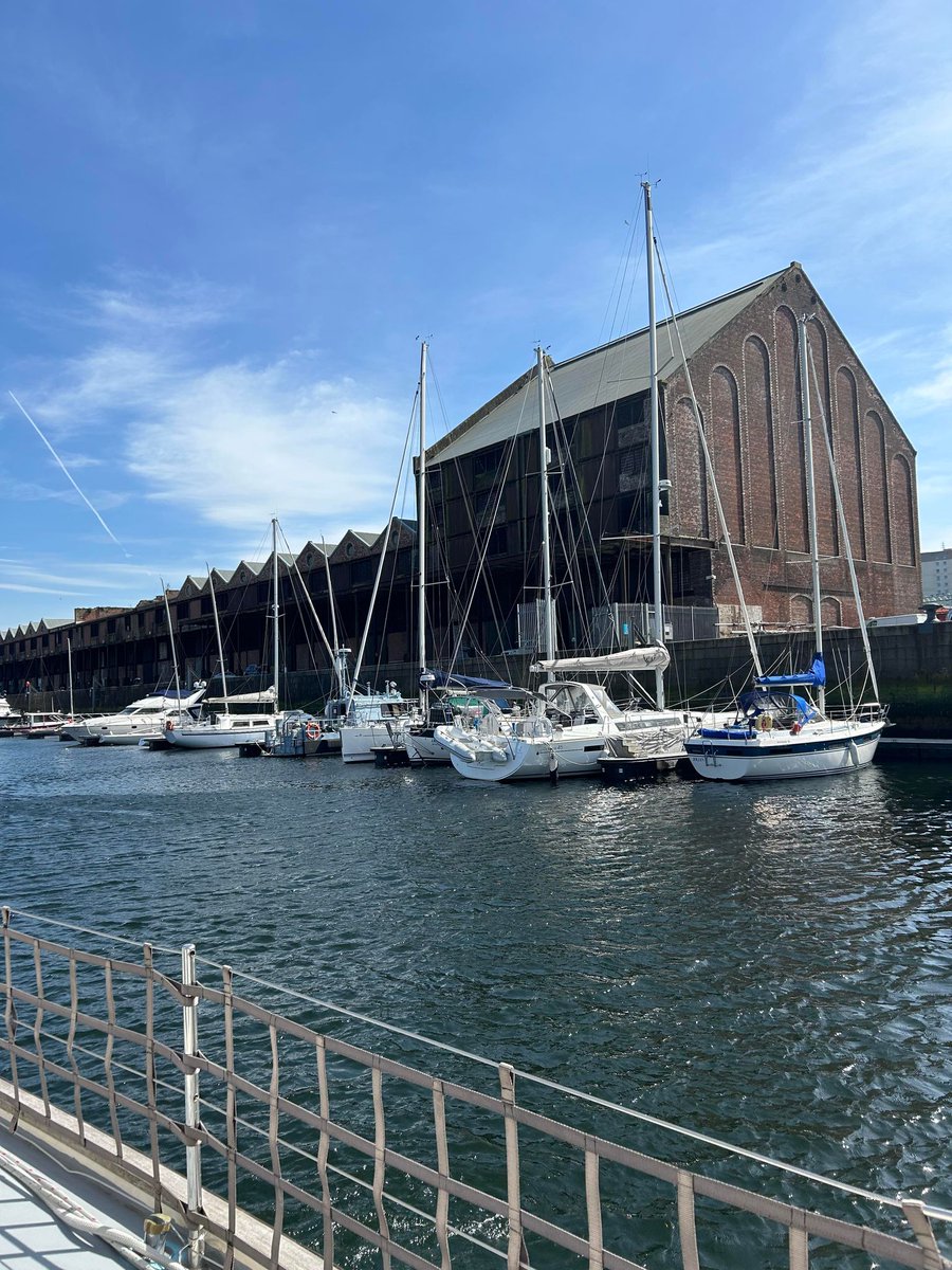 #ThrowbackThursday 36 years ago 15/05/88 then & now, featuring our iconic Sugar Sheds gable end, adjoining our busy boatyard at @jwdmarina Being Scotland‘s largest surviving cast-iron and brick industrial building it holds a wealth of history and memories from over the years.⚓️🏗