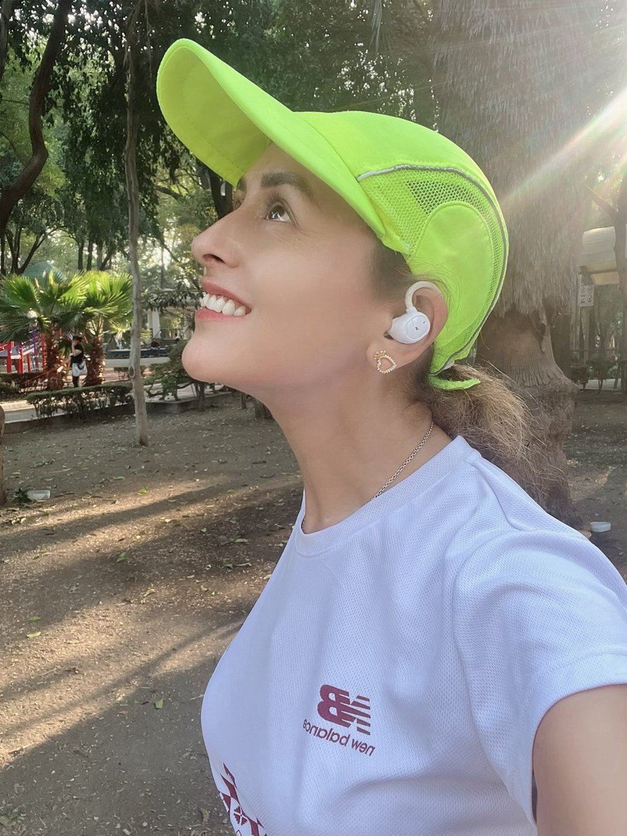 En un mundo que juzga por todo, deja de juzgarte que la vida no viene con un manual… cree en ti y ámate, más que antes, más que ayer, más que nunca! #YoElegiCorrer #LoveRunSmile #ComuniRunners #ManicomioRunner #Marathorunners #Entrerunners #Falconsrunners #SomosFenixRun #KmsxEla