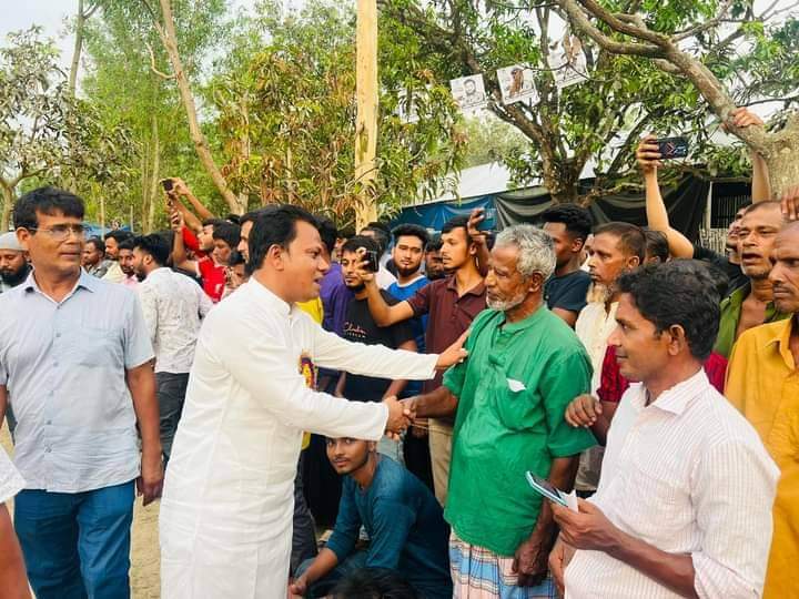 উপজেলা নির্বাচনে জনপ্রিয়তার শীর্ষে মনোয়ার হোসেন শাহিন