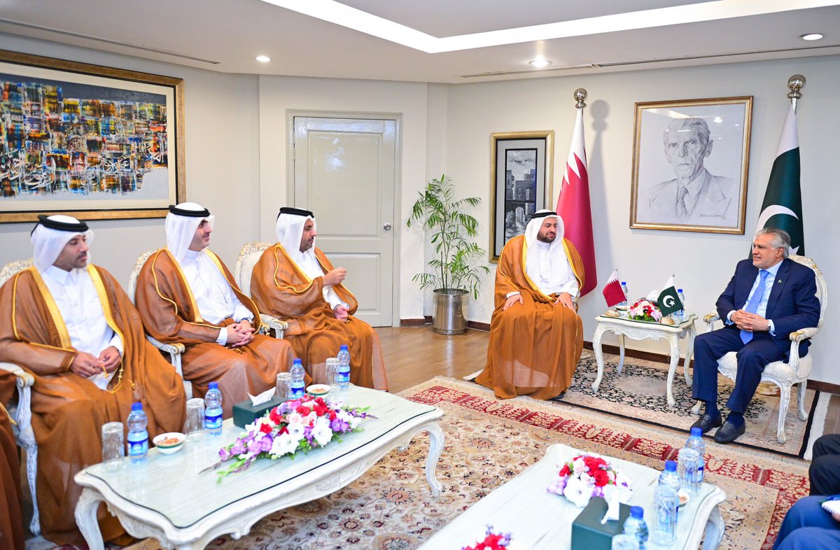 Deputy Prime Minister and Foreign Minister Senator Mohammad Ishaq Dar @MIshaqDar50 received the Minister of State for Foreign Affairs of the State of Qatar, Dr Mohammed bin Abdulaziz Al-Khulaifi. They shared resolve to further deepen fraternal ties and enhance trade and…